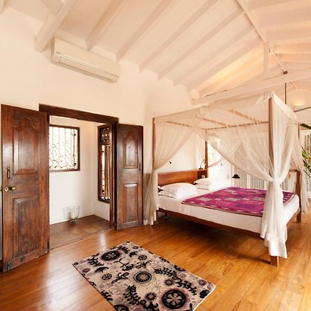 A 03 Bedroom Villa In Galle Fort With Roof Terrace & Pool Exterior photo