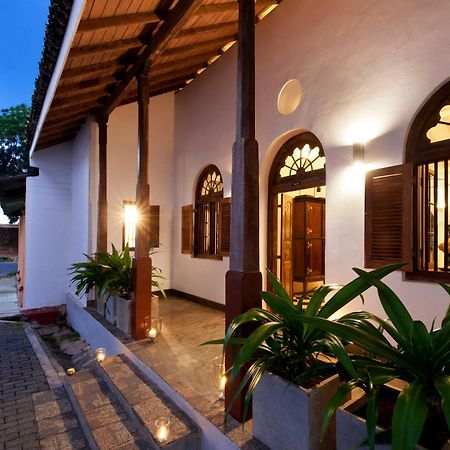 A 03 Bedroom Villa In Galle Fort With Roof Terrace & Pool Exterior photo
