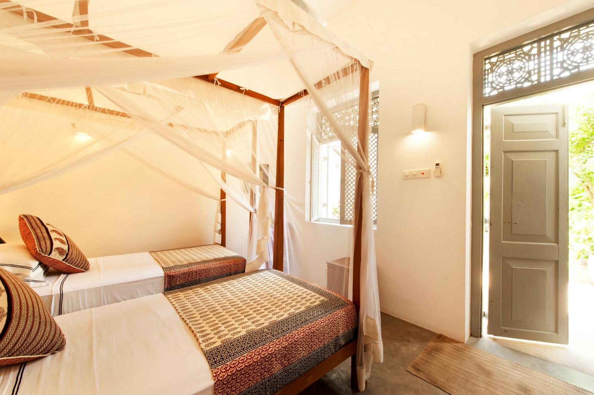 A 03 Bedroom Villa In Galle Fort With Roof Terrace & Pool Exterior photo