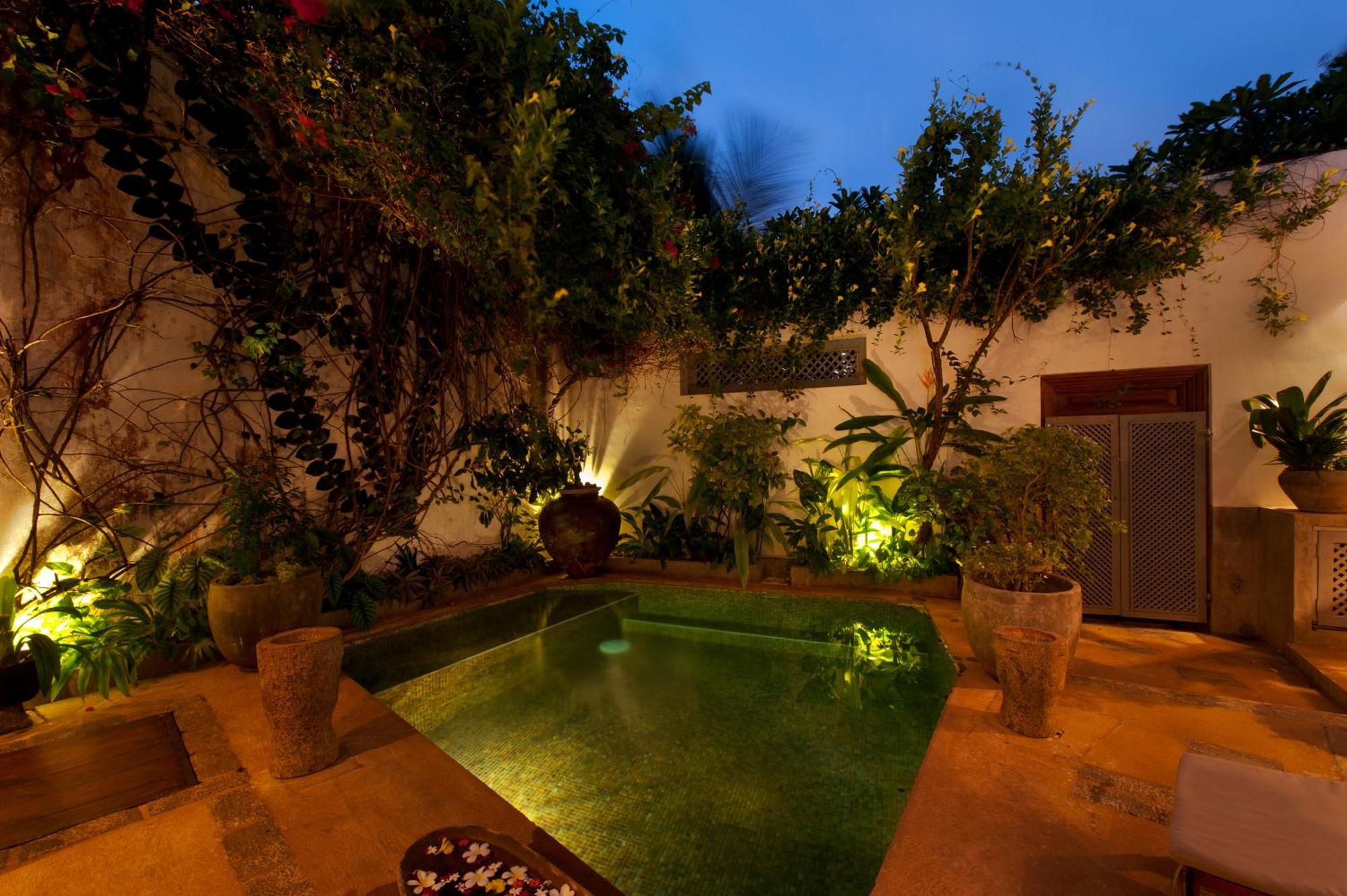 A 03 Bedroom Villa In Galle Fort With Roof Terrace & Pool Exterior photo