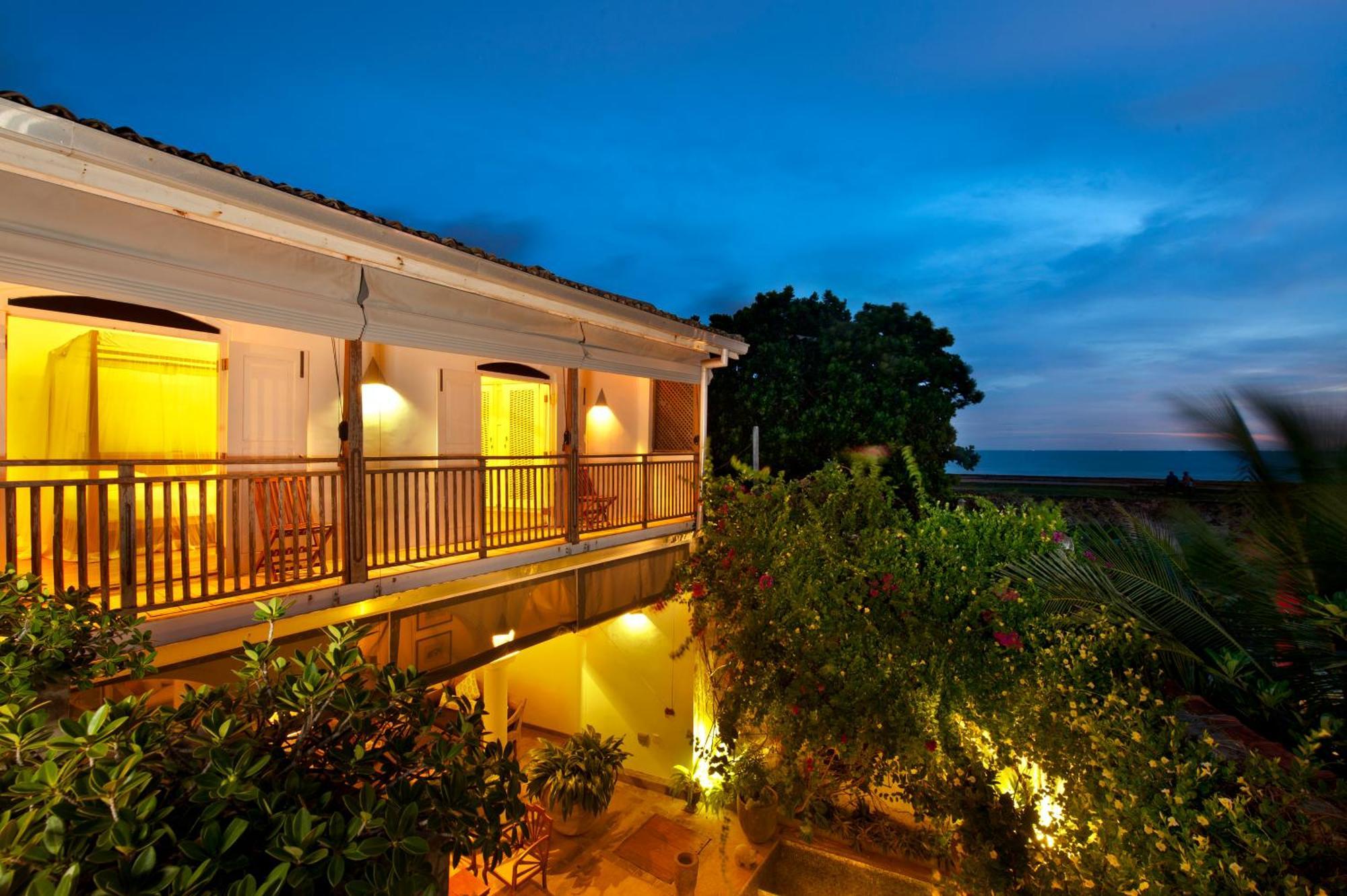A 03 Bedroom Villa In Galle Fort With Roof Terrace & Pool Exterior photo