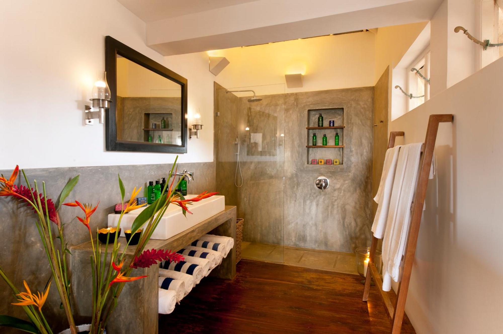 A 03 Bedroom Villa In Galle Fort With Roof Terrace & Pool Exterior photo