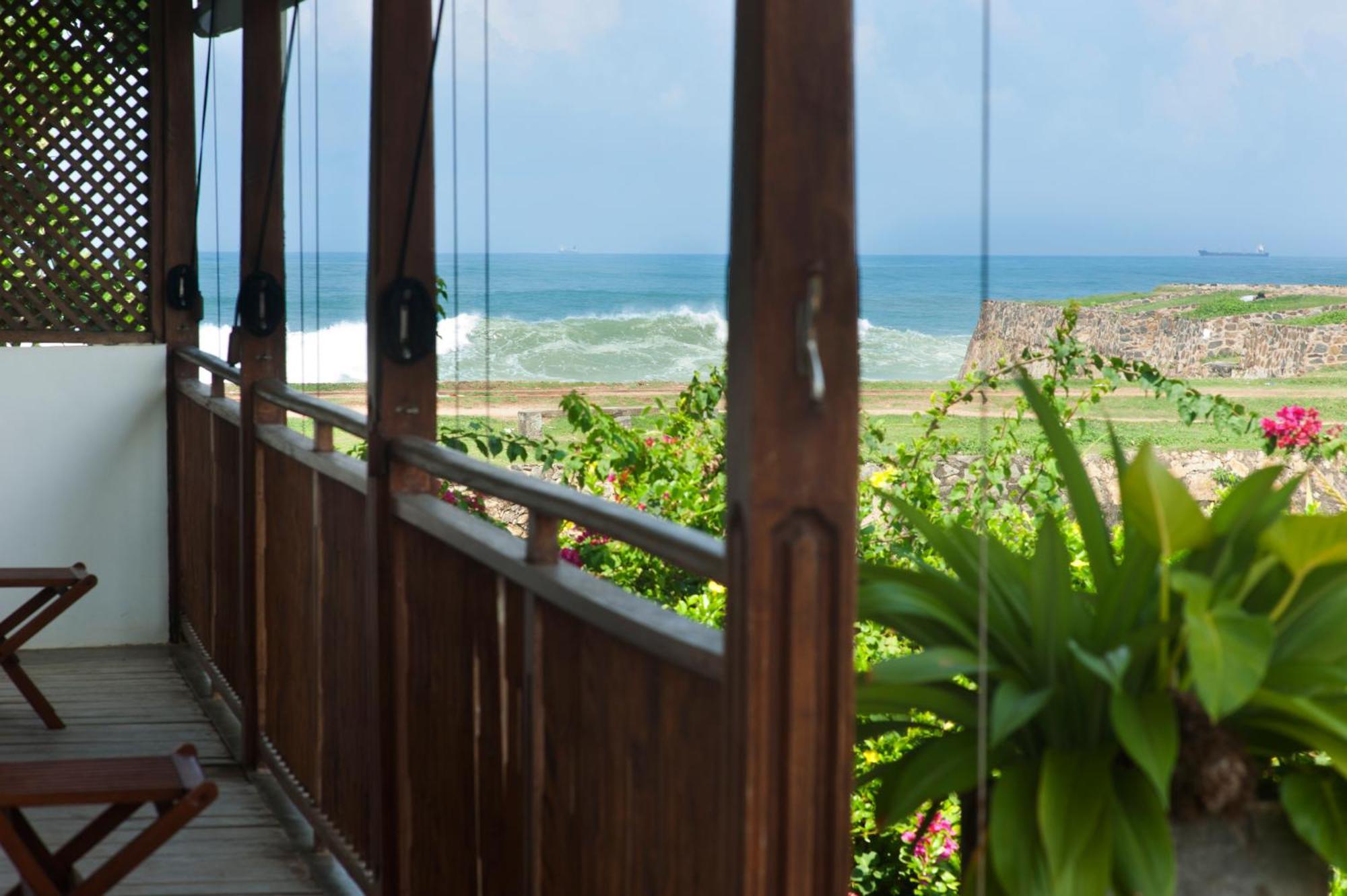 A 03 Bedroom Villa In Galle Fort With Roof Terrace & Pool Exterior photo
